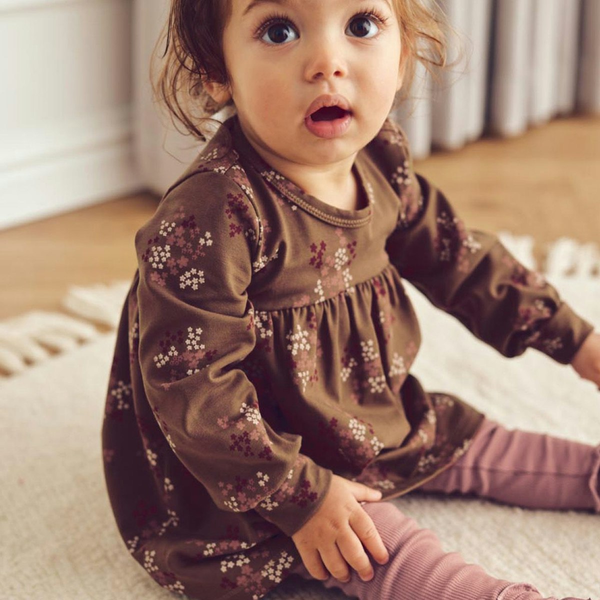 Schickes Bodykleid Blümchen braun 92