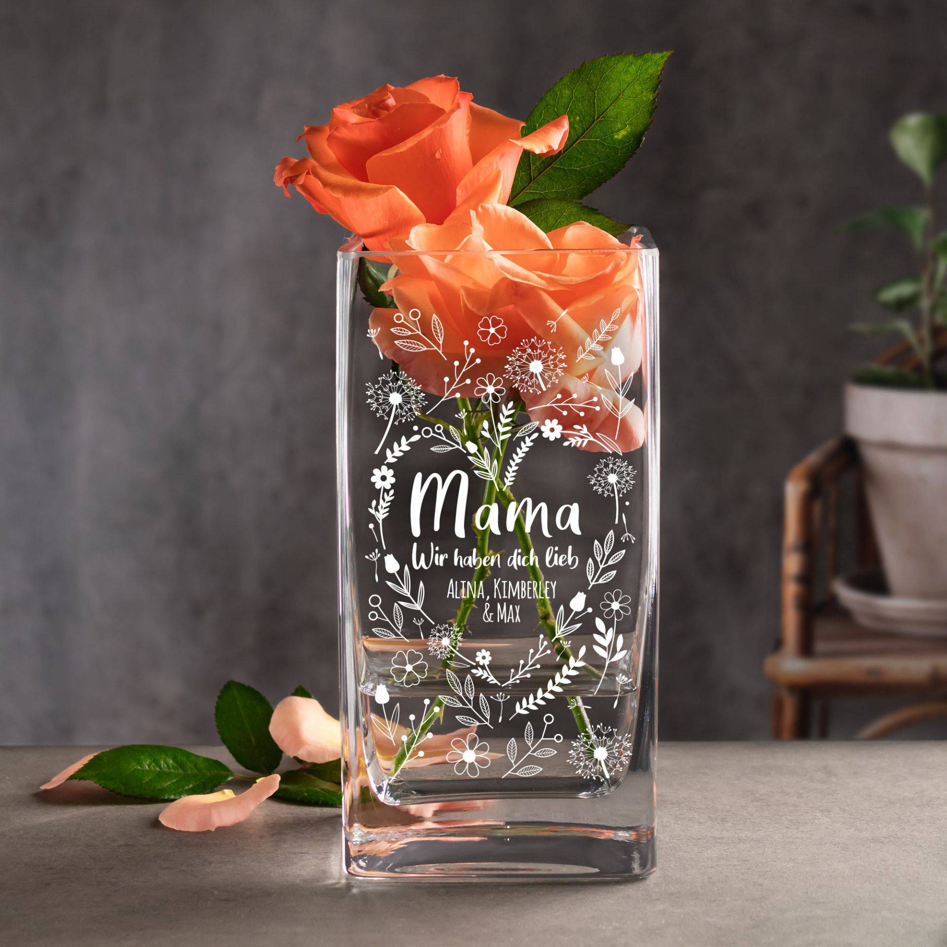 Vase mit Gravur - Blumenherz für Mama von Monsterzeug