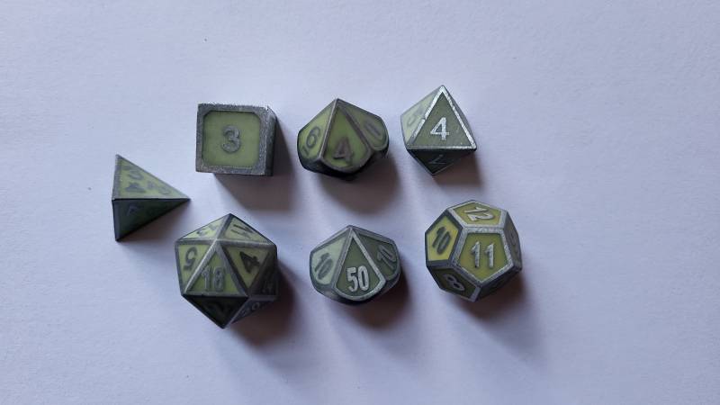 Set aus 7 W�rfeln (w4-w10/100) | Nachtleuchtend metallisch gr�n - W�rfelset