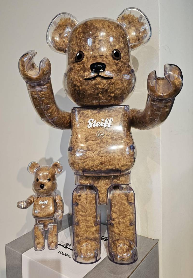 Steiff - Steiff BE@RBRICK – groß 70cm Steiff - Steiff BE@RBRICK – groß 70cm