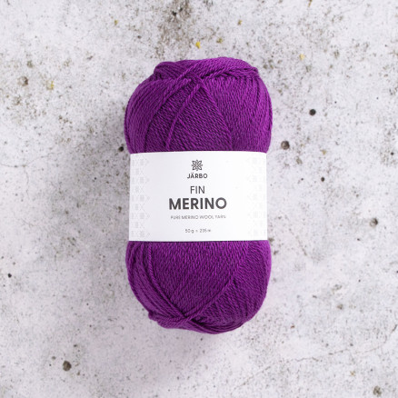 Svarta Fåret Feines Merinogarn 318 Lila Traube Svarta Fåret Feines Merinogarn 318 Lila Traube von Svarta Fåret