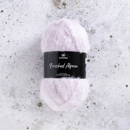 Svarta Fåret Gebürstetes Alpaka-Garn 04 Bubblegum Svarta Fåret Gebürstetes Alpaka-Garn 04 Bubblegum von Svarta Fåret