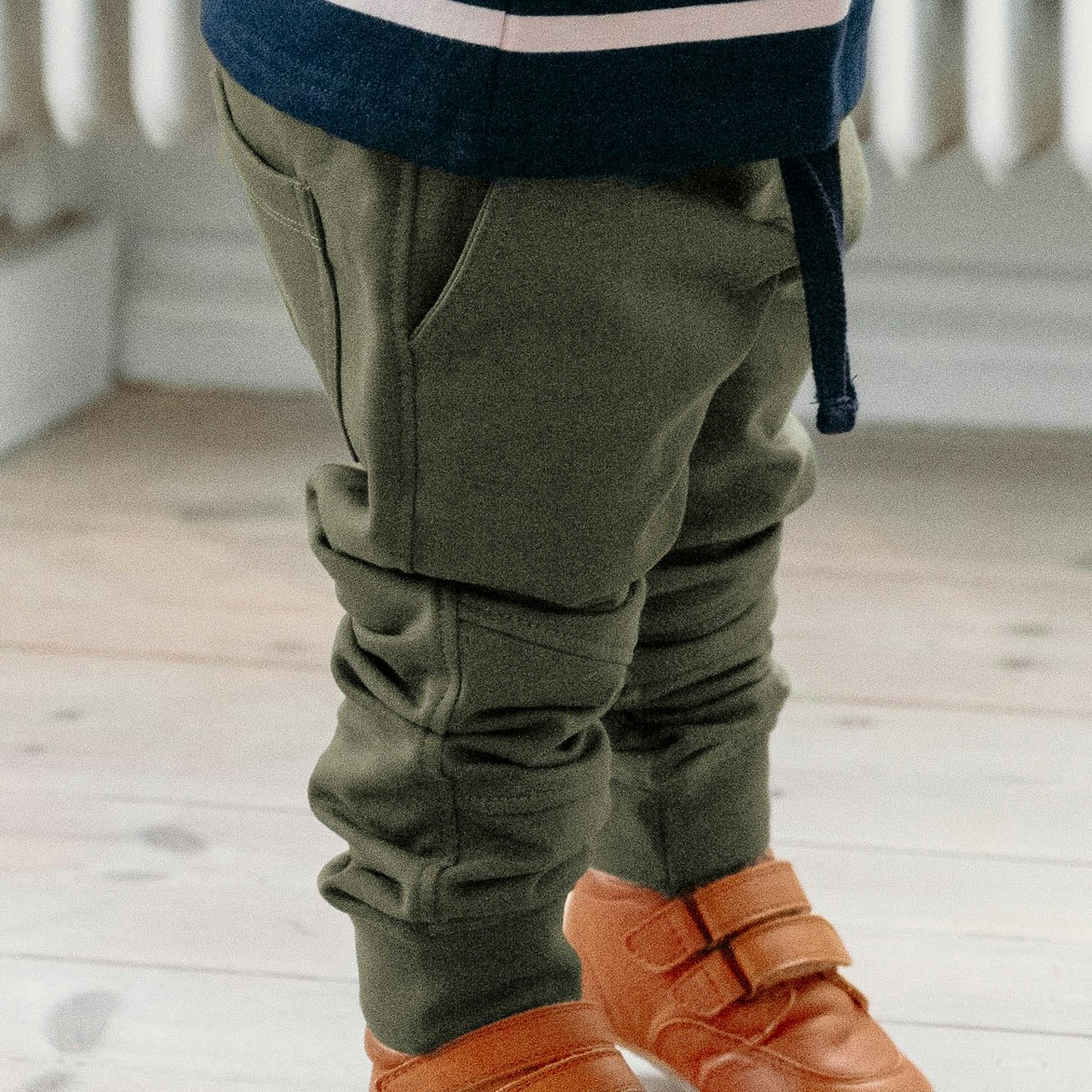Weiche Jogginghose gebrusht armygrün 116