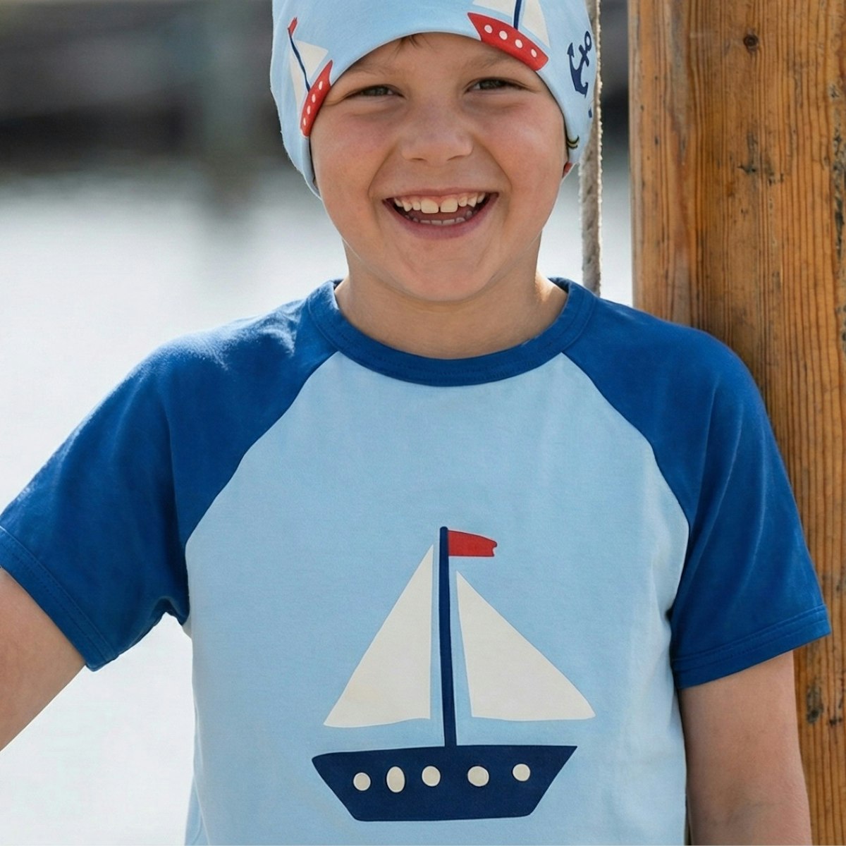 Weiches Raglan T-Shirt Segelboot blau 110/116