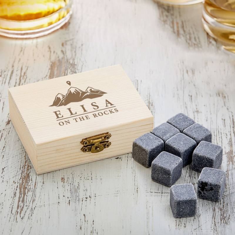 Whisky Steine in Holzkiste mit Gravur - On the Rocks von Monsterzeug