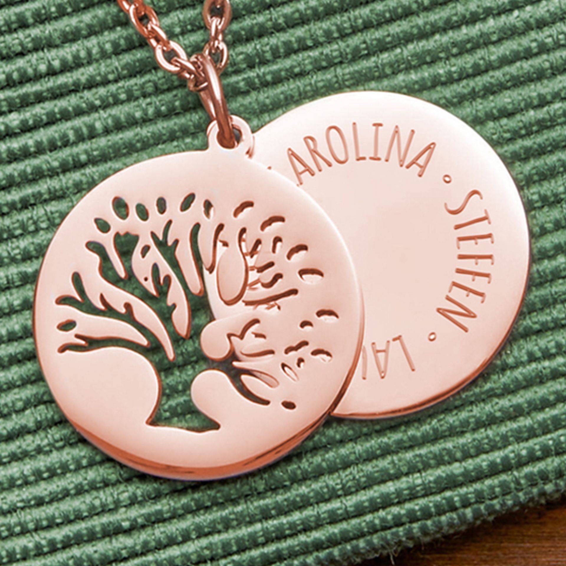 Kette mit graviertem Baum Anhänger Rosegold - Namen Kette mit graviertem Baum Anhänger Rosegold - Namen von Monsterzeug