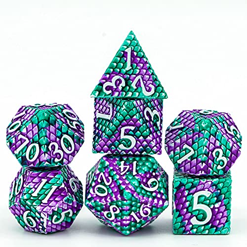 Cusdie Metallwürfel-Set, 7-teilig, DND-Metallwürfel, Drachenschuppe, polyedrisches Würfel-Set, für Rollenspiele, D&D-Würfel (lila/grün mit weißen Zahlen) von cusdie