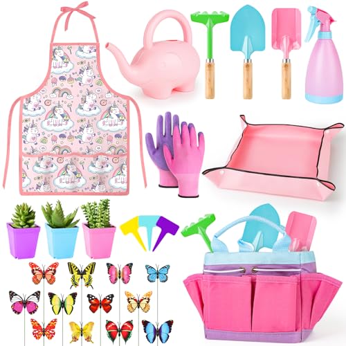 deAO Gartengeräte für Kinder Inkl. Mini-Pflanzwerkzeuge-Tasche, Gießkanne, , Gartenschaufel, Sprühflasche, Rechen, Pflanzenetiketten, Pflanztöpfe, Handschuhe, Schürze, Gartenspielzeug für Kind 3 4 5 6 von deAO