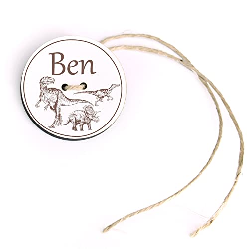 dekolando Schultüten Anhänger mit Name und Dino Motiv - Kinder Geschenk Einschulung Schulanfang Ø 5 cm dekolando Schultüten Anhänger mit Name und Dino Motiv - Kinder Geschenk Einschulung Schulanfang Ø 5 cm von dekolando