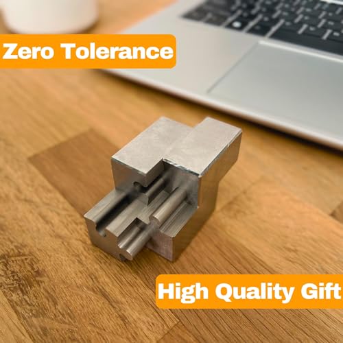 Null-Toleranz Würfel-Puzzle Fidget aus Edelstahl - 4-teiliges Präzisions-Gadget im EDM-Verfahren - Metallpuzzle für Schreibtisch - Geschenk für Techniker, Ingenieure & Puzzlefans von deskwhispers
