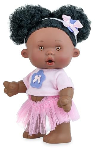 Puppe Nenote Marina und PAU – 26 cm – Vinyl – rosa Rock, T-Shirt mit lila Blume und Schleife – Afrohaar mit doppelter Schleife – hergestellt in Spanien Puppe Nenote Marina und PAU – 26 cm – Vinyl – rosa Rock, T-Shirt mit lila Blume und Schleife – Afrohaar mit doppelter Schleife – hergestellt in Spanien von diversal