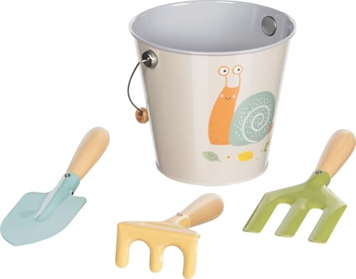 goki 63870 Kinder Gärtner Schnecke, Eimer mit Spaten, Harke und Grabegabel – Buntes Gartenwerkzeug fördert Fantasie und Interesse an Natur, Holz und Metall, 4-er Set, ab 3 Jahre, Mehrfarbig goki 63870 Kinder Gärtner Schnecke, Eimer mit Spaten, Harke und Grabegabel – Buntes Gartenwerkzeug fördert Fantasie und Interesse an Natur, Holz und Metall, 4-er Set, ab 3 Jahre, Mehrfarbig von goki