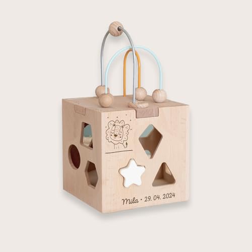 hellomini Personalisierter Motorikwürfel aus Holz – Lernspielzeug zur Förderung der Motorik – Individuell mit Namen graviert Kinder (Löwe, Schreibschrift) von hellomini