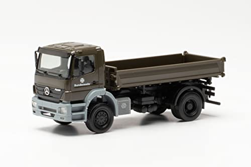 Herpa Militär LKW Modell Mercedes-Benz Axor Dreiseitenkipper / „Bundeswehr“, originalgetreu im Maßstab 1:43, Modell LKW für Diorama, Modellbau Sammlerstück, Deko Armee Miniaturmodelle aus Kunststoff von herpa