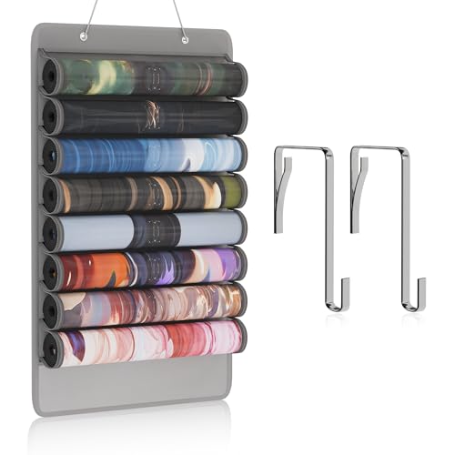 mayoken® 8+1 Spielmatten Organizer – Hängende Aufbewahrungstasche mit Kartenfach & Türhaken – Für TCG Spielmatten, Mauspads, Sammelkarten & Zubehör – Robuster Filz & Transparente Schlitze von mayoken