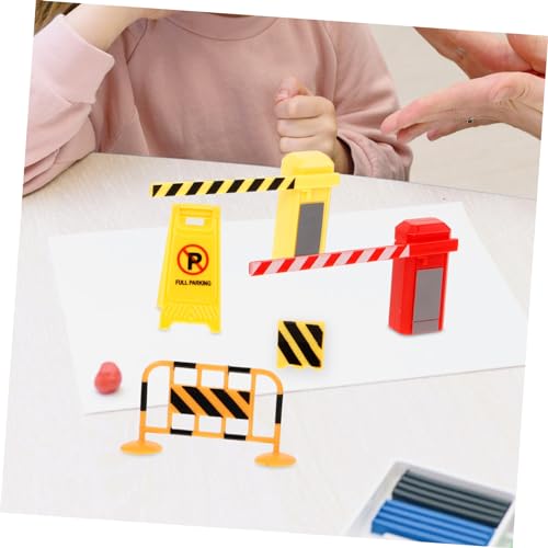 minkissy 32 Stück Teiliges Miniatur Verkehrszeichen Bunte Straßensperren und Verkehrskegel Leichtes Tragbares Simulationsspielzeug für Fördert Spielerisches Lernen und Eltern Junge Mädchen von minkissy