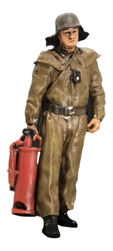 Feuerwehrmann DDR mit Spritze, Modellbahnfigur handbemalt, Spur 0 (Null), 1:45 von modellbahn-exklusiv