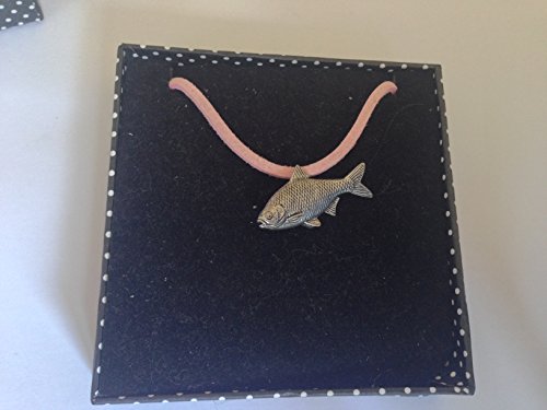 F3 Roach feines englisches Zinn 3d Anhänger auf einem rosa Schnur Halskette handgefertigt 41 cm & verstellbar mit Stolz In Details von prideindetails