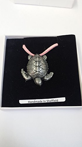 Schildkröte Zinn Effekt 3D Tier Anhänger auf einem rosa Schnur Halskette handgefertigt 41 cm & verstellbar von prideindetails