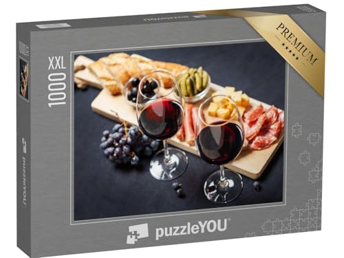 Puzzle 1000 Teile XXL „Rotwein mit kleinen Leckereien im Hintergrund: Salami, Käse, Gurken, Brot“ – aus der Puzzle-Kollektion Wein von puzzleYOU