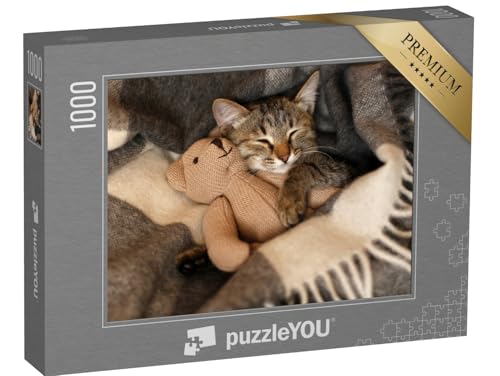 puzzleYOU: Puzzle 1000 Teile „Kleines Kätzchen mit seinem Lieblingsstofftier beim Mittagschlaf“ – aus der Puzzle-Kollektion Katzen-Puzzles von puzzleYOU