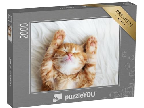 puzzleYOU: Puzzle 2000 Teile „Kleines rotes Kätzchen beim Schlafen auf Einer Felldecke“ – aus der Puzzle-Kollektion Tiere, Katzen-Puzzles von puzzleYOU