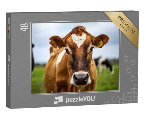 puzzleYOU: Puzzle 48 Teile „Auge in Auge mit Einer braun gefleckten Kuh“ – aus der Puzzle-Kollektion Kühe & Kälber von puzzleYOU