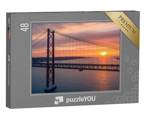 puzzleYOU: Puzzle 48 Teile „Ponte 25 de Abril bei Sonnenuntergang, Portugal“ – aus der Puzzle-Kollektion Portugal von puzzleYOU