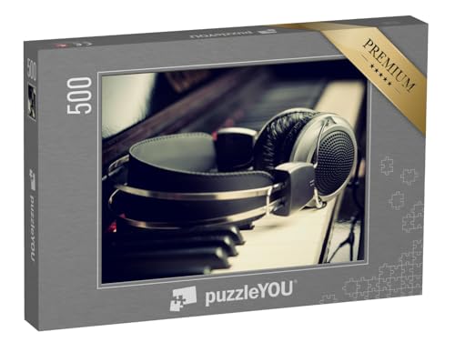 puzzleYOU: Puzzle 500 Teile „Klaviertastatur und Kopfhörer, bereit für den Einsatz“ – aus der Puzzle-Kollektion Musik, Menschen von puzzleYOU