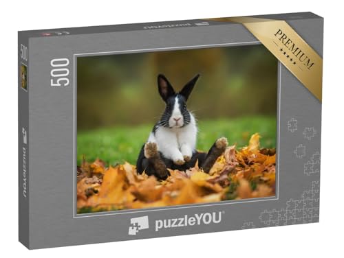 puzzleYOU: Puzzle 500 Teile „Kleines lustiges Kaninchen sitzt im Herbstlaub“ – aus der Puzzle-Kollektion Kaninchen, Bauernhof-Tiere von puzzleYOU
