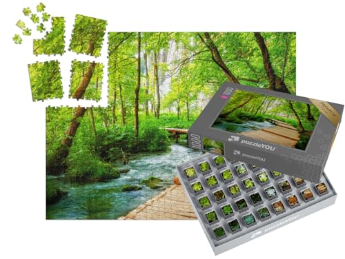 puzzleYOU: SMART Sorted® | Puzzle 1000 Teile leicht gemacht „Holzpfad für Naturtrekking mit Seen im Nationalpark Plitvicer Seen in Kroatien“ – aus der Puzzle-Kollektion Wälder, Wald & Bäume von puzzleYOU