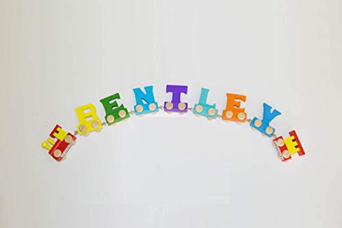 Bunter Holzzug mit Buchstaben, personalisierbar 7-letter Name von toys.funworld