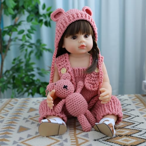 truly soft Reborn Babypuppe mit Rosa Strickkleidung, Gestricktem Bärenhut und Kuscheltier, Realistische Spielpuppe von truly soft