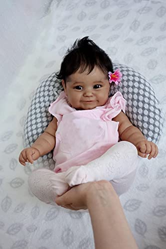 yuela 50CM Weicher Körper Schwarze Haut Afroamerikaner Baby Maddie Reborn Baby Mädchen Flexibles Handwurzeltes Haar mit Flasche und Schnuller von yuela